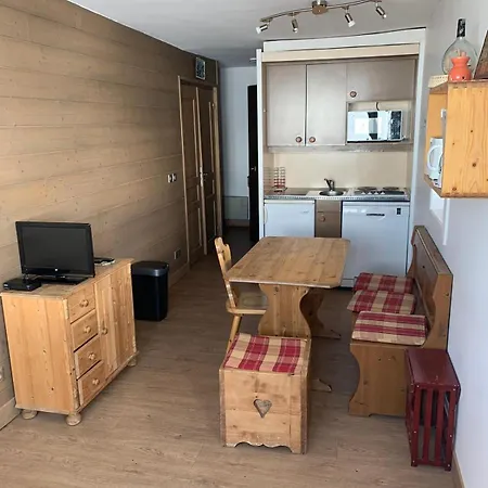 In Out Apartment